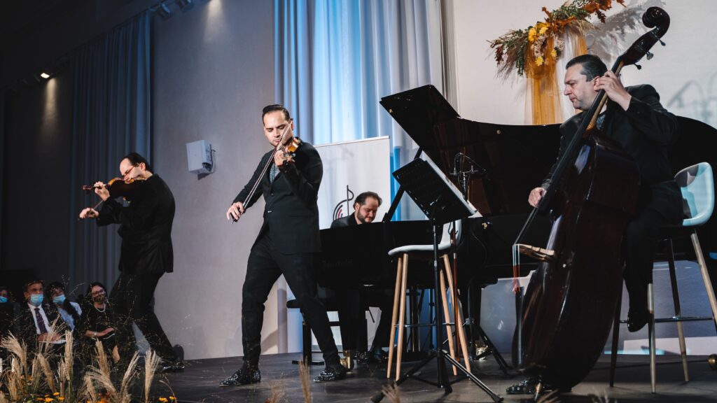 16x9 2020 10 03 LVHF2020 janoska ensemble c Teru Menclova 84