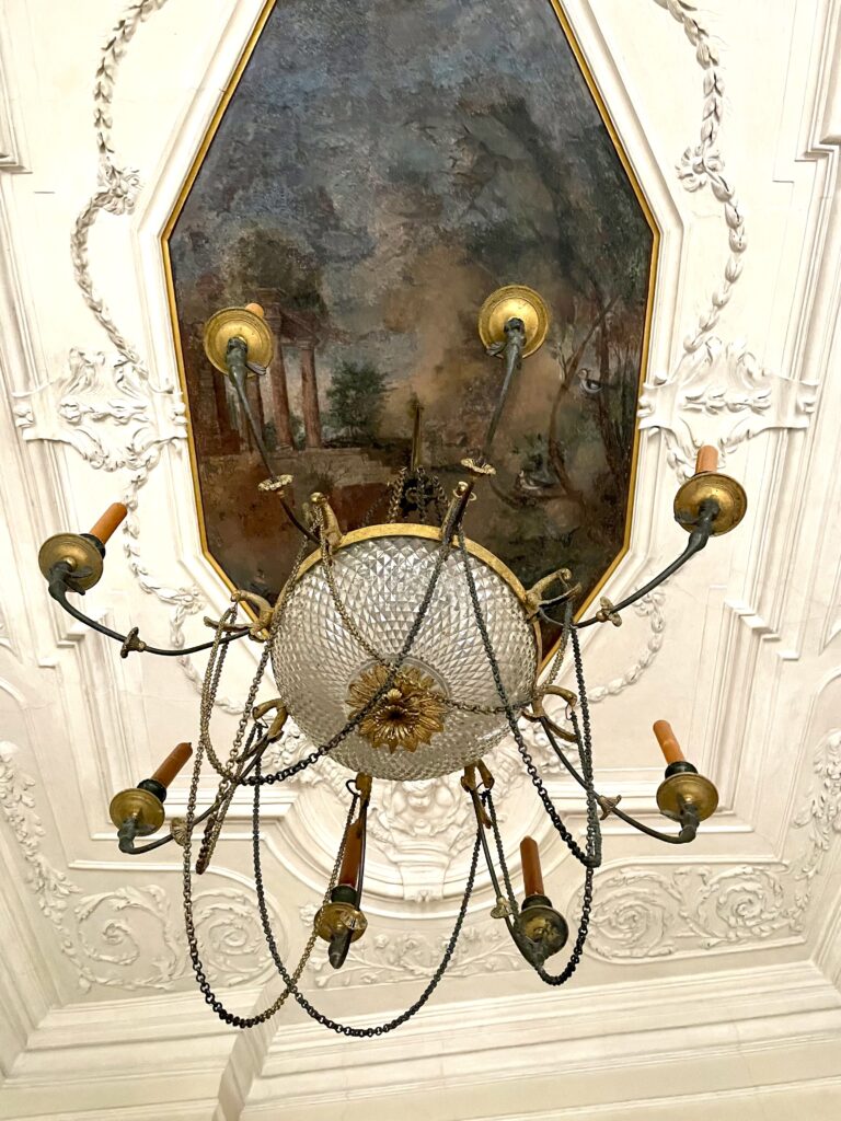 The original chandelier of the Chateau Vrchotovy Janovice