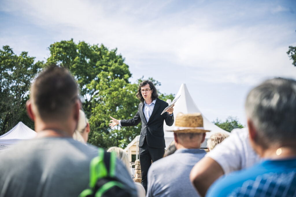 Historik a zakladatel Spolku pro obnovu Katzelsdorfskeho zamecku Mgr. at Mgr. Dan Lycka Phd. lvhf 057