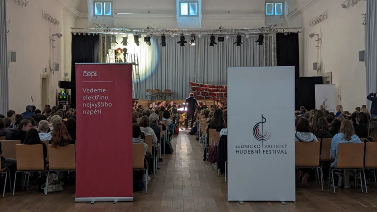 LVHF 2023 | Koncerty pro ZŠ | Dětská opera „Psí svět“ – Orchestr žáků ZUŠ Veveří | Zámecká jízdárna Lednice 2.10.2023