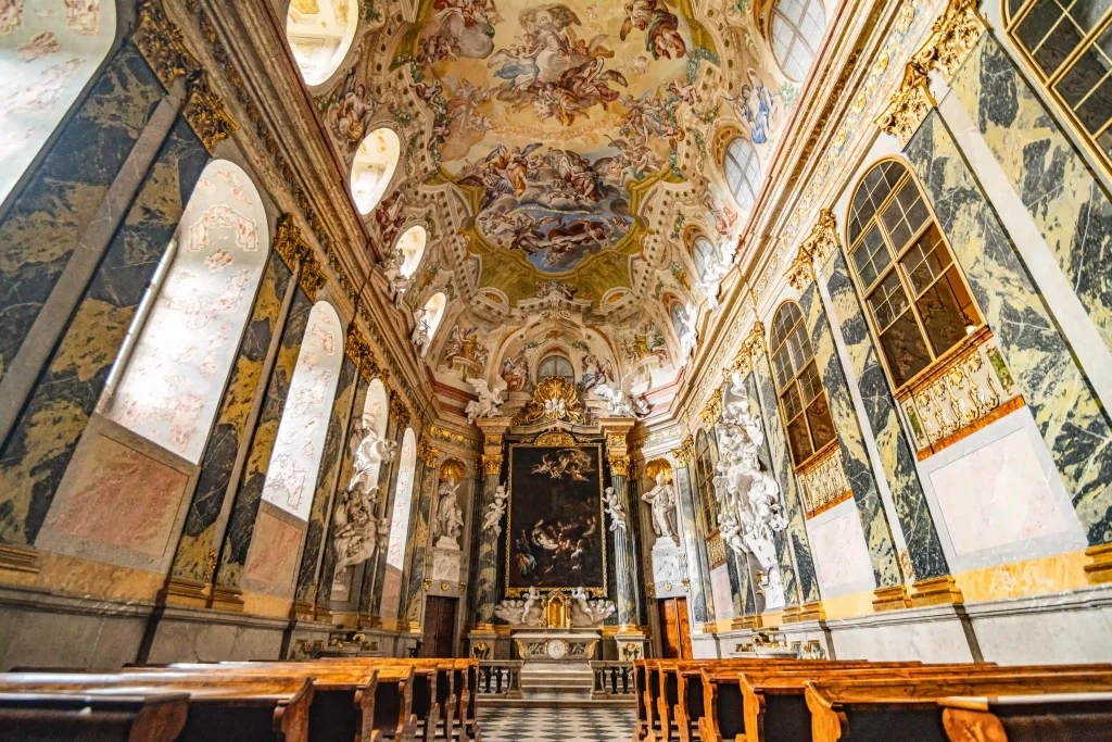 2 Zamecka kaple Valtice result